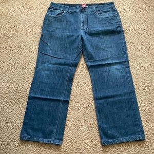 Oscar de la Renta blue jeans classic fit size 39X30X12 (tag reads 40X34)